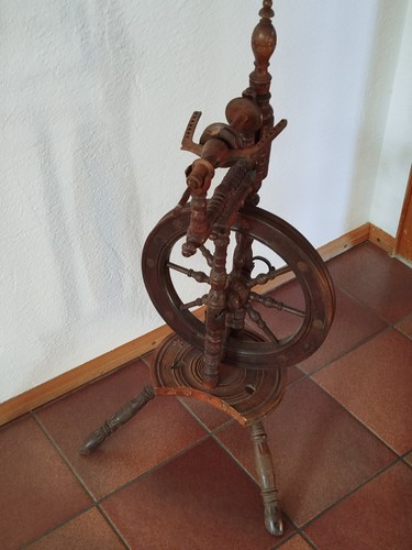 Altes spinnrad mit - altes,