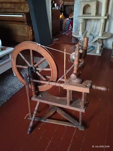 Antikes spinnrad aus - antikes,