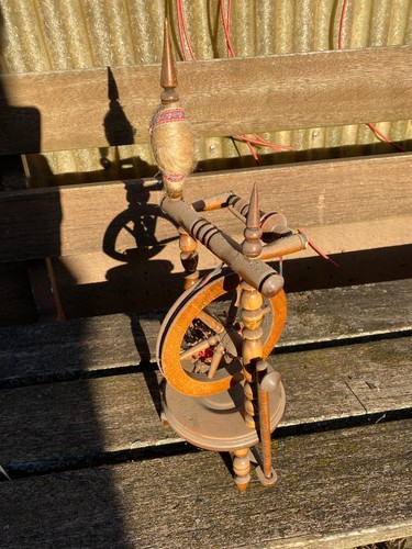 Spinrad antik aus holz - aus,