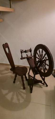 Spinnrad mit stuhl gebraucht - spinnrad, stuhl,
