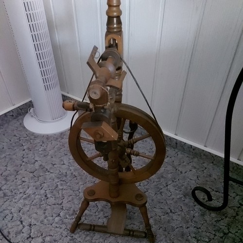 Altes holz spinnrad deko - altes,