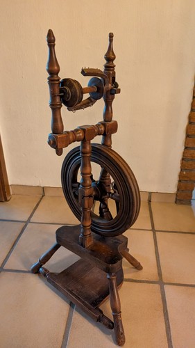 Antikes spinnrad aus holz - aus, holz,