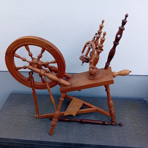Altes spinnrad wie abgebildet - wie,