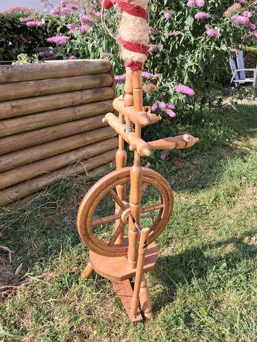 Antikes spinnrad aus - antikes,