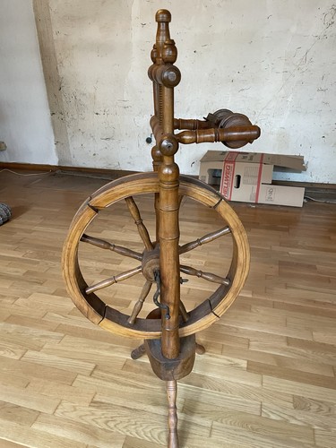 Altes spinnrad aus - aus, holz