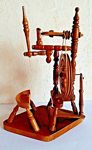 Spinnrad aus holz antike - spinnrad,