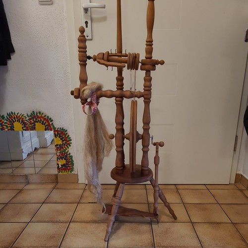 Altes antikes spinnrad - altes/antikes,