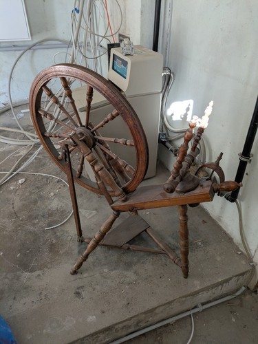 Antikes spinnrad aus - spinnrad,