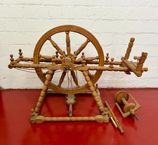 Altes Holz-Spinnrad