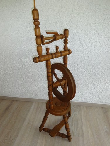 Altes spinnrad dunkles - altes, holz